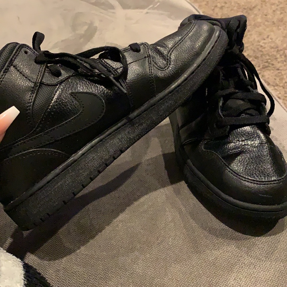 Nikes (black)